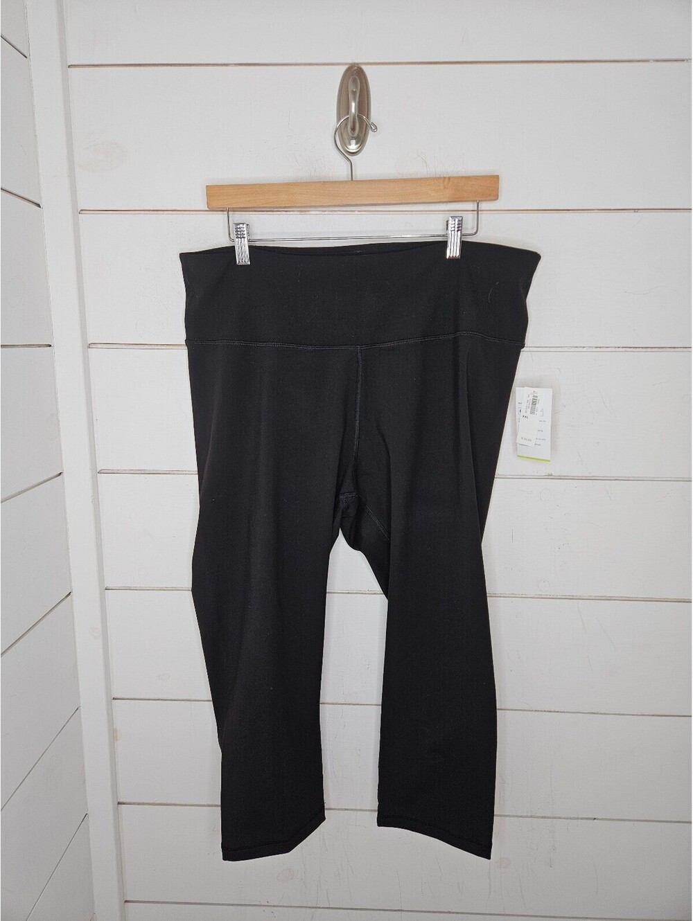 NWT Old Navy Active XXL black high rise elevate cropped legging. Go-dry.